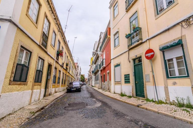 Guestready - Cosy Flat Santos-o-velho * Lissabon